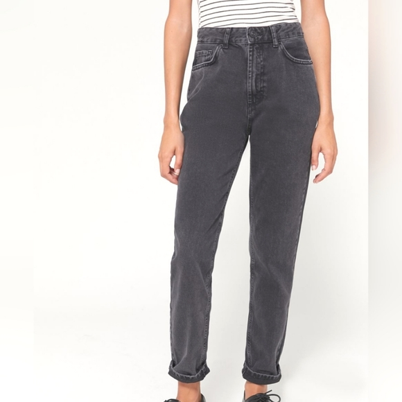 H&M Like New, Black Denim, High Waist, Mom Jeans, 5 Pocket, Sz 2. HP! - Picture 5 of 12